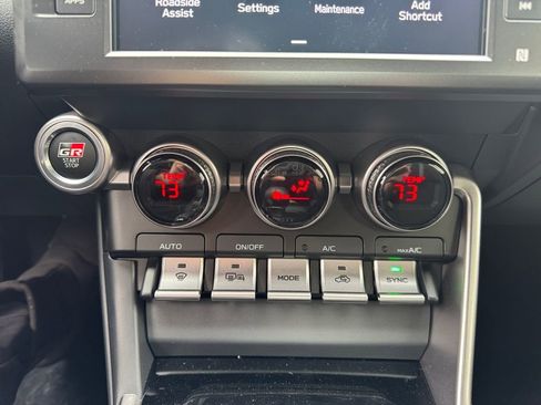 Used 2025 Toyota GR86 Premium image 29