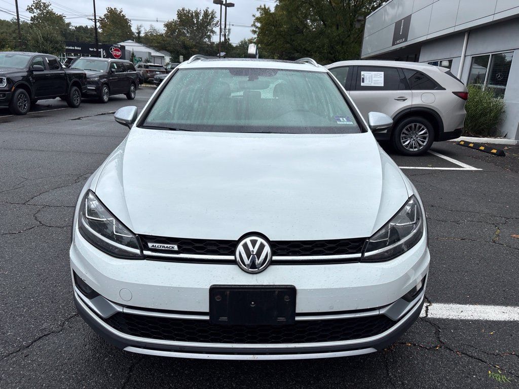 Used 2019 Volkswagen Golf Alltrack AWD/4WD image 2