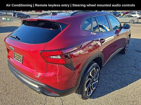 Used 2024 Chevrolet Trax RS w/ Sunroof Package image 3