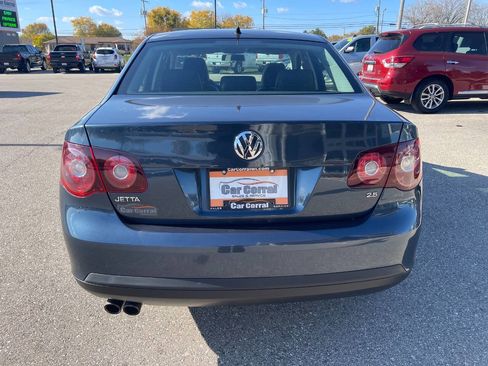 Used 2010 Volkswagen Jetta SE image 4