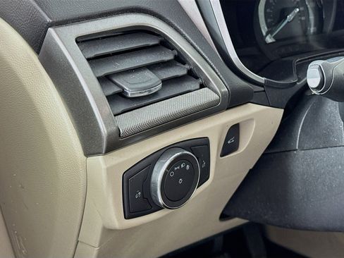 Used 2019 Ford Fusion SE image 10