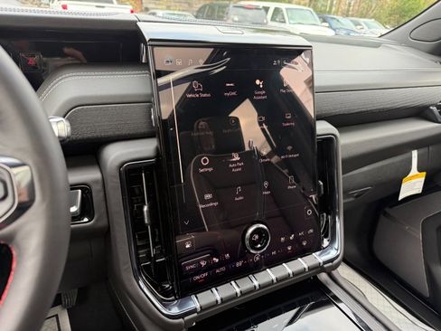 New 2026 GMC Yukon AT4 Ultimate w/ LPO, Illumination Package image 34