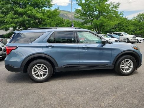 Used 2026 Ford Explorer Active AWD/4WD image 2