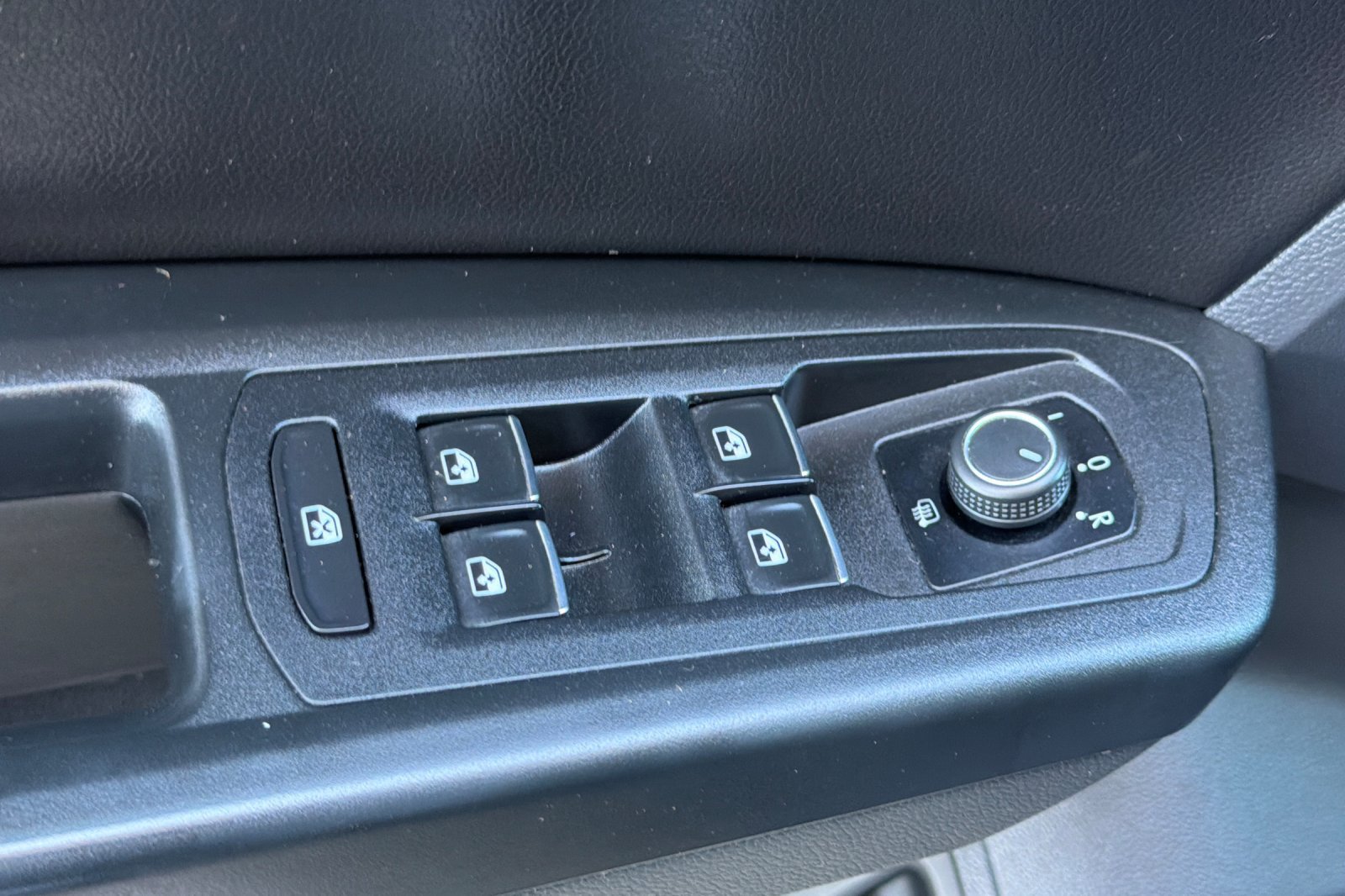 Used 2018 Volkswagen Atlas SE FWD image 14
