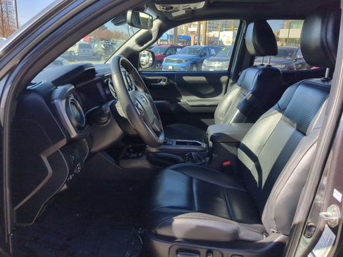 Used 2023 Toyota Tacoma TRD Off-Road w/ TRD Premium Off Road Package image 17