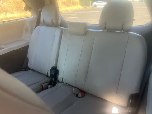 Certified 2017 Toyota Sienna Limited Premium image 17