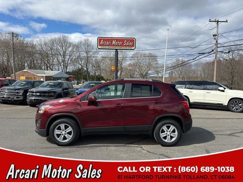 Used 2016 Chevrolet Trax LT w/ LT Sun and Sound Package image 2