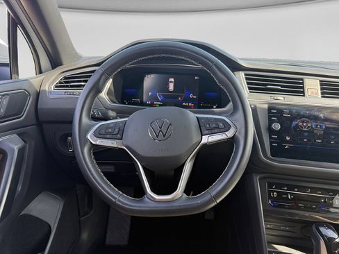 Used 2023 Volkswagen Tiguan SE w/ Panoramic Sunroof Package AWD/4WD image 15