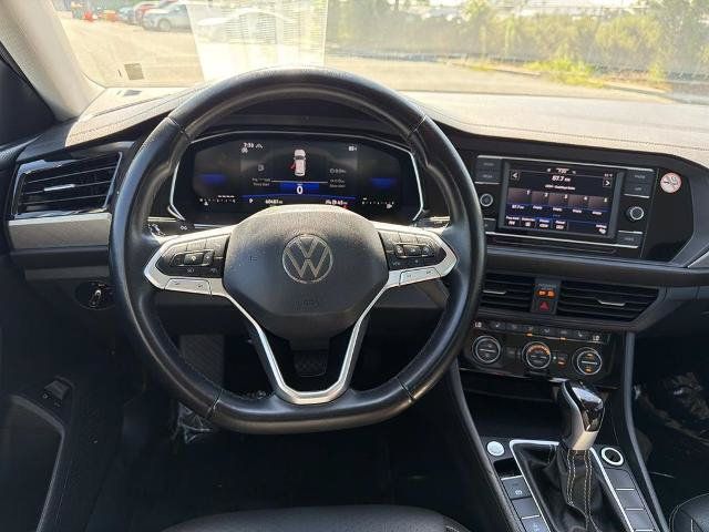 Used 2024 Volkswagen Jetta SE FWD image 11