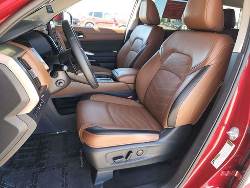 Certified 2024 Nissan Pathfinder Platinum image 18