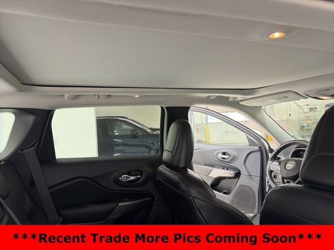 Used 2019 Jeep Cherokee Limited image 22