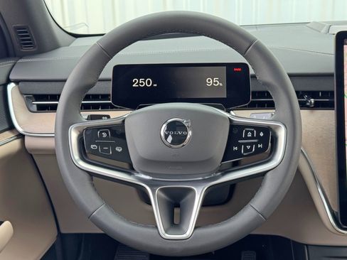 Used 2025 Volvo EX90 Ultra image 19