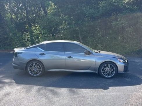 Used 2023 Nissan Altima 2.0 SR FWD image 5