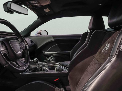 Used 2016 Dodge Challenger R/T Scat Pack w/ Leather Interior Group image 9