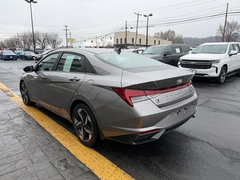 Used 2023 Hyundai Elantra Limited image 6