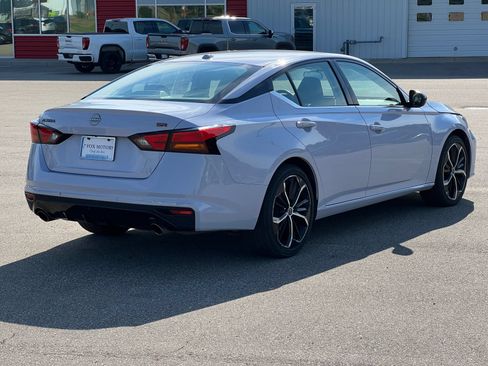 Used 2024 Nissan Altima 2.5 SR FWD image 11