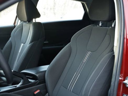 Used 2023 Hyundai Elantra SEL w/ Preferred Accessory Package image 19