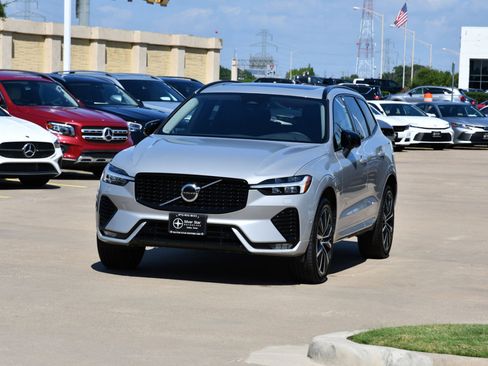 Used 2025 Volvo XC60 B5 Plus image 2