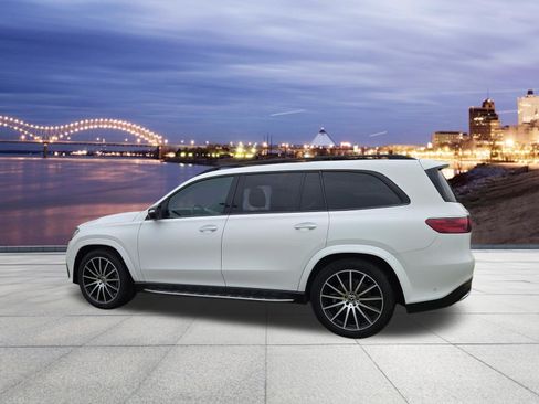 Used 2024 Mercedes-Benz GLS 450 4MATIC image 3