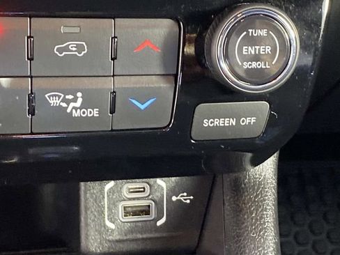 Used 2024 Jeep Compass Latitude w/ Convenience Group AWD/4WD image 19