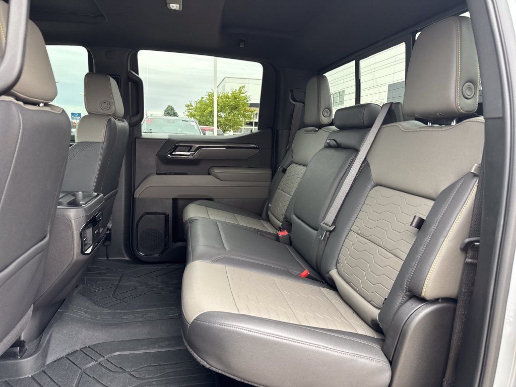 Used 2025 Chevrolet Silverado 1500 ZR2 w/ Technology Package AWD/4WD image 40