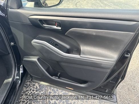 Used 2023 Toyota Highlander XLE FWD image 18