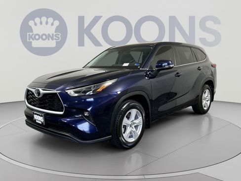 Used 2023 Toyota Highlander LE AWD/4WD image 5