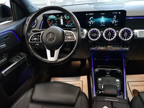 Used 2023 Mercedes-Benz GLB 250 4MATIC w/ Premium Package image 10