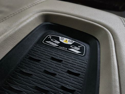 Used 2015 Cadillac Escalade Premium image 40