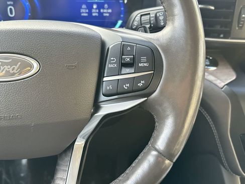 Used 2020 Ford Explorer Platinum w/ Premium Technology Package image 16