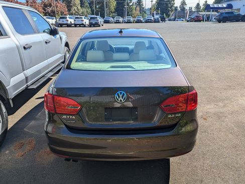 Used 2012 Volkswagen Jetta SE FWD image 3