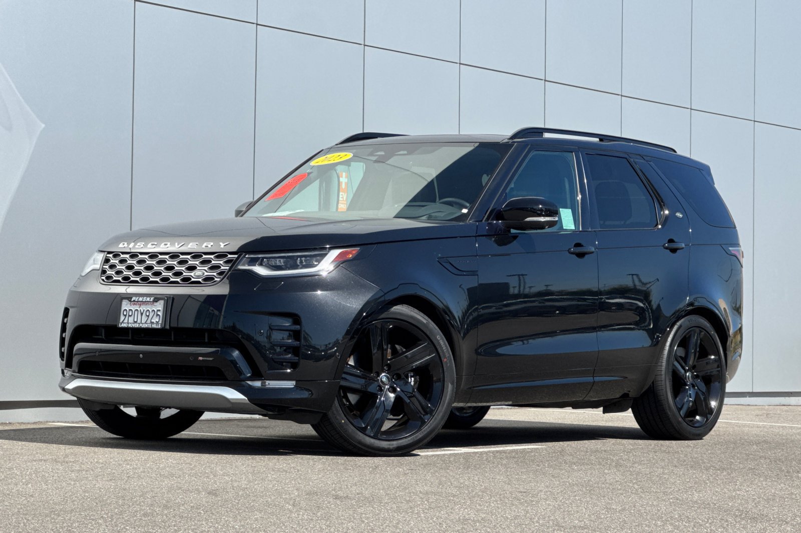 Used 2023 Land Rover Discovery Metropolitan Edition AWD/4WD image 1