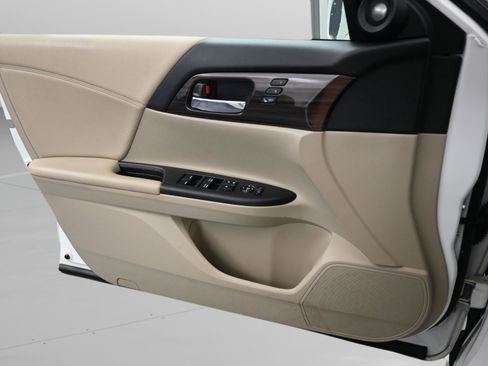 Used 2017 Honda Accord EX-L image 33