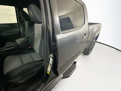 Used 2022 Toyota Tacoma TRD Sport w/ Technology Package RWD image 12