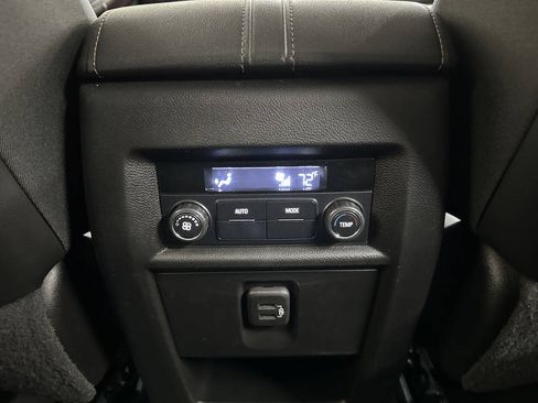 Used 2019 Chevrolet Traverse LT w/ LPO, Floor Liner Package FWD image 28