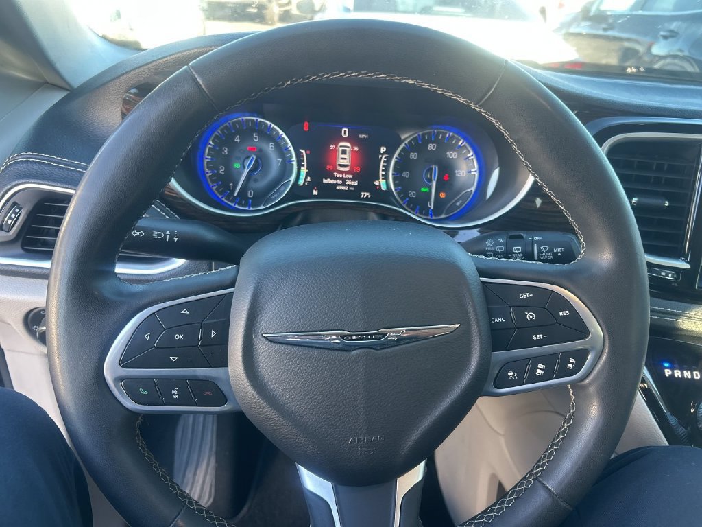 Used 2023 Chrysler Pacifica Limited FWD image 16