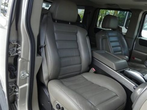 Used 2003 HUMMER H2 w/ Preferred Equipment Group image 49
