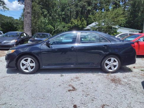 Used 2013 Toyota Camry SE image 3