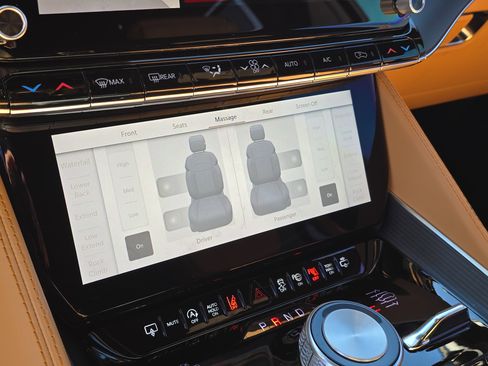 Used 2024 Jeep Grand Wagoneer Series III w/ Quick Order Packagew 28T AWD/4WD image 28