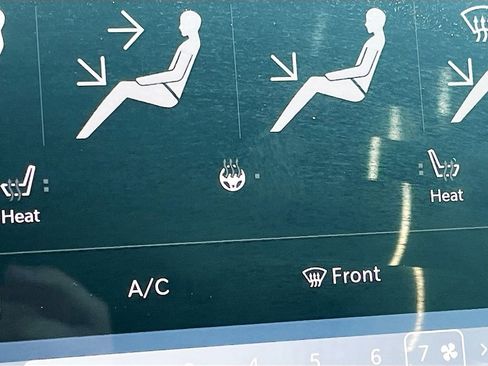 Used 2025 Chrysler Pacifica Select image 19