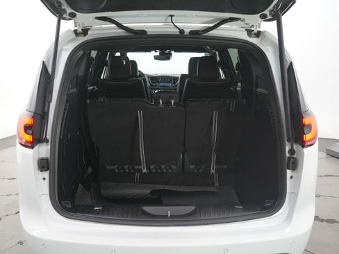 Used 2022 Chrysler Pacifica Limited w/ S Appearance Package image 9