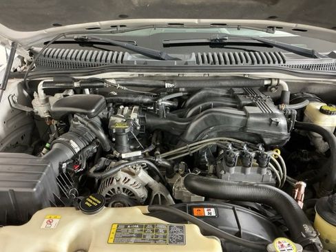 Used 2010 Ford Explorer XLT image 25