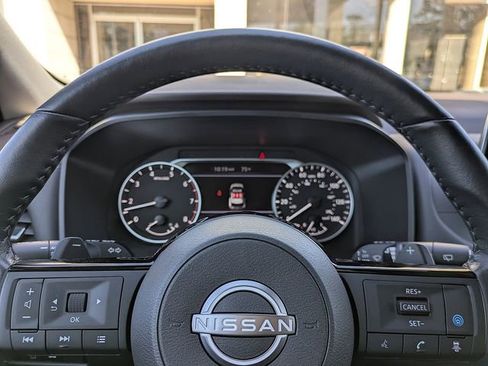 Used 2023 Nissan Rogue SV w/ SV Premium B Package image 32