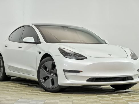 Used 2021 Tesla Model 3 Standard Range Plus RWD image 1