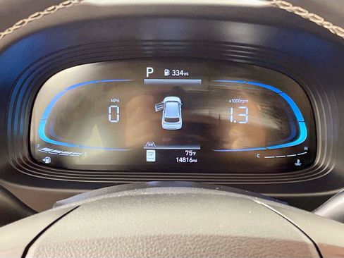Used 2025 Hyundai Venue Limited FWD image 19