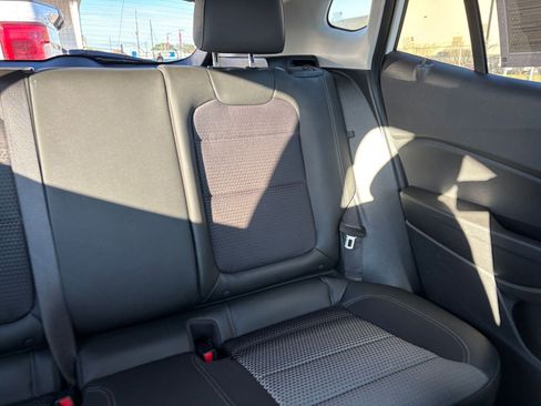 Used 2025 Chevrolet Trax LT image 35