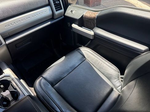 Used 2019 Ford F350 Lariat w/ Lariat Ultimate Package AWD/4WD image 16
