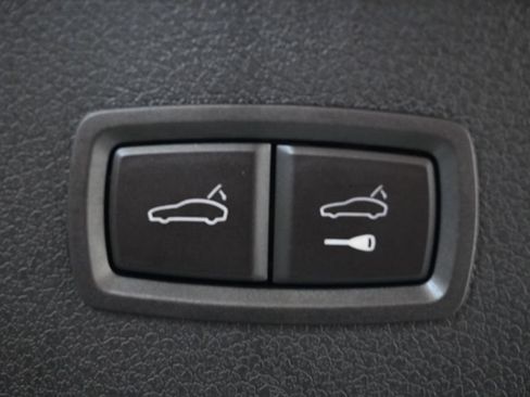 Used 2026 Porsche Macan AWD/4WD image 26