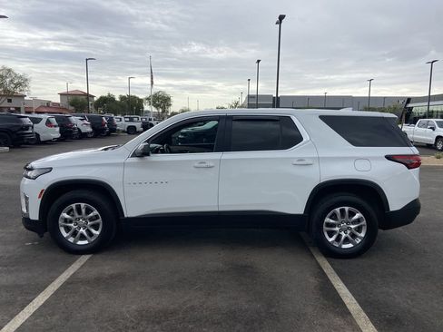 Used 2022 Chevrolet Traverse LS FWD image 4