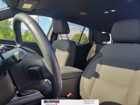 Used 2023 Chevrolet Traverse LT FWD image 16